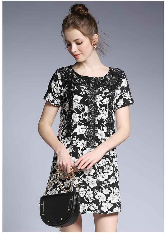 Áo vải form dài nền đen hoa trắng phối ren size 4XL