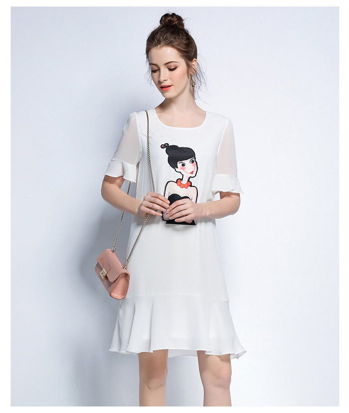 Đầm voan màu trắng kiểu hạ eo tay loe hình cô gái size 3XL