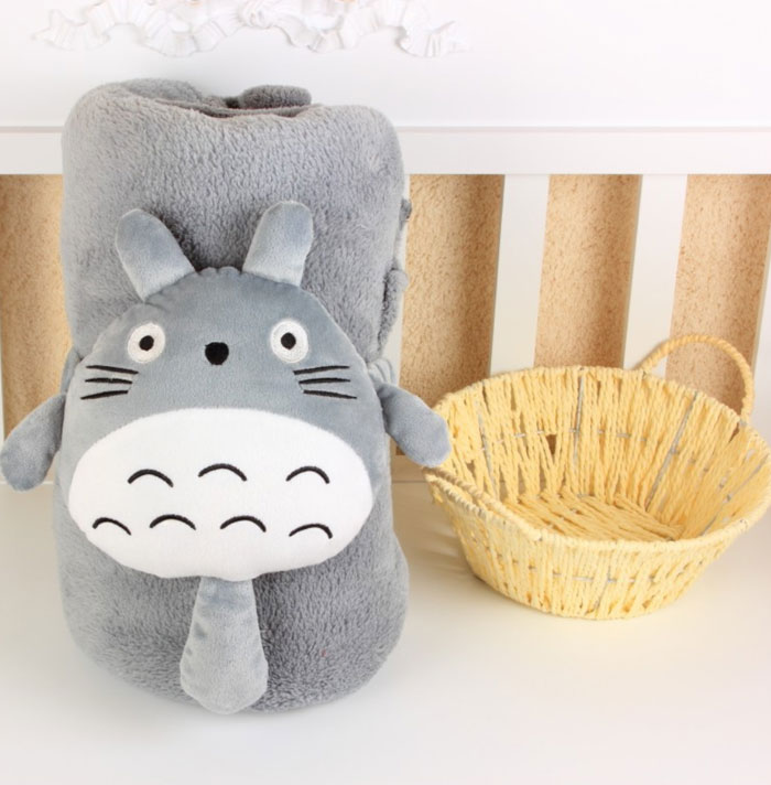 Thú bông Totoro xám kèm 1 mền đơn